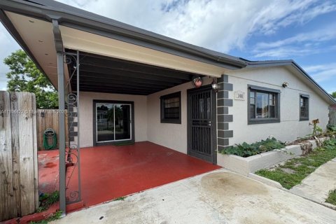Casa en alquiler en Miami Gardens, Florida, 2 dormitorios № 1878763 - foto 1