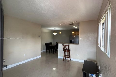 Casa en alquiler en Miami Gardens, Florida, 2 dormitorios № 1878763 - foto 2