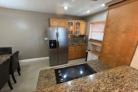 Casa en alquiler en Miami Gardens, Florida, 2 dormitorios № 1878763 - foto 4