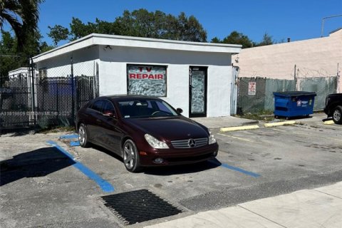 Propiedad comercial en venta en West Park, Florida № 1790832 - foto 8