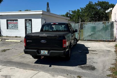 Propiedad comercial en venta en West Park, Florida № 1790832 - foto 9