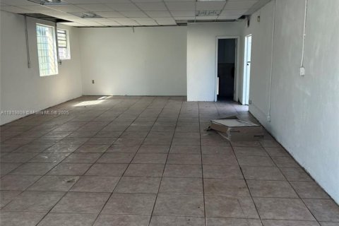 Propiedad comercial en venta en West Park, Florida № 1790832 - foto 6