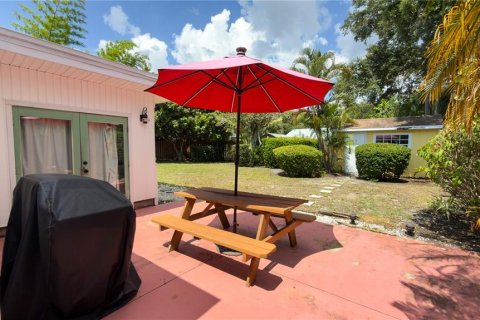 Villa ou maison à louer à Sarasota, Floride: 2 chambres, 114.64 m2 № 2156099 - photo 2
