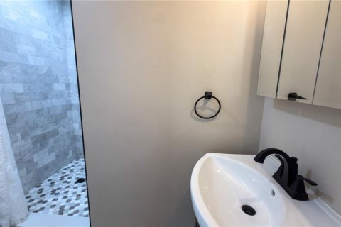 Villa ou maison à louer à Sarasota, Floride: 2 chambres, 114.64 m2 № 2156099 - photo 7
