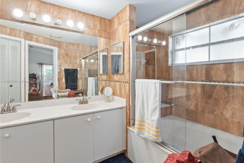 House in Pembroke Pines, Florida 3 bedrooms, 163.88 sq.m. № 1983279 - photo 25