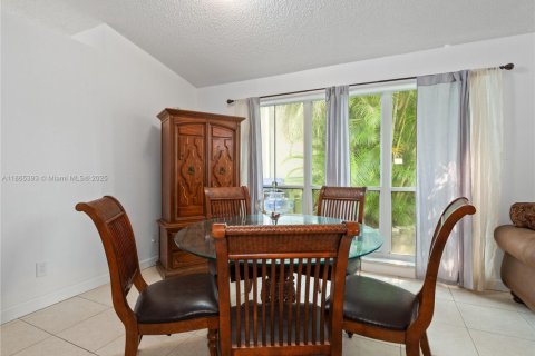 House in Pembroke Pines, Florida 3 bedrooms, 163.88 sq.m. № 1983279 - photo 23