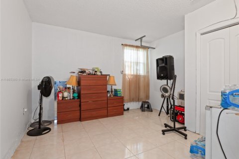 House in Pembroke Pines, Florida 3 bedrooms, 163.88 sq.m. № 1983279 - photo 7