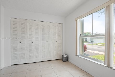 House in Pembroke Pines, Florida 3 bedrooms, 163.88 sq.m. № 1983279 - photo 10
