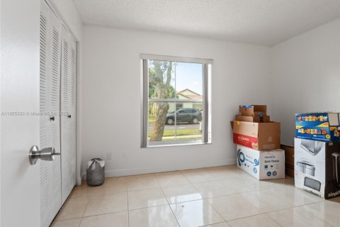 House in Pembroke Pines, Florida 3 bedrooms, 163.88 sq.m. № 1983279 - photo 15