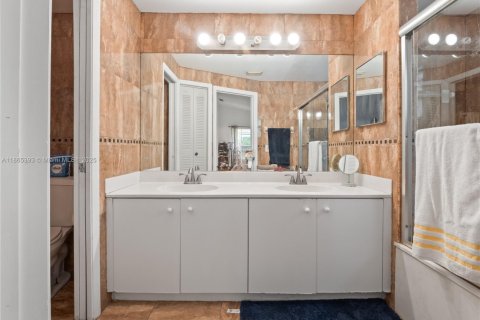 House in Pembroke Pines, Florida 3 bedrooms, 163.88 sq.m. № 1983279 - photo 24