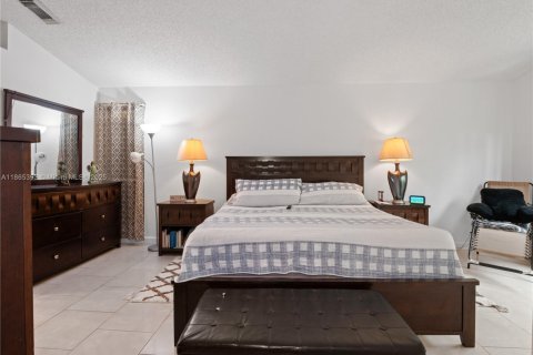 House in Pembroke Pines, Florida 3 bedrooms, 163.88 sq.m. № 1983279 - photo 28