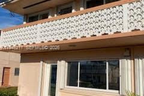 Condominio en venta en Hallandale Beach, Florida, 1 dormitorio, 58.06 m2 № 2152852 - foto 3