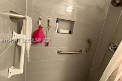 Condominio en venta en Hallandale Beach, Florida, 1 dormitorio, 58.06 m2 № 2152852 - foto 9