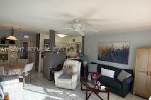 Condominio en venta en Hallandale Beach, Florida, 1 dormitorio, 58.06 m2 № 2152852 - foto 4