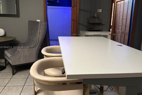 Снять в аренду квартиру в Майами-Бич, Флорида 1 спальня, 61.97м2, № 2008972 - фото 3