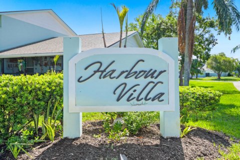 Townhouse in Indian Harbour Beach, Florida 2 bedrooms, 113.15 sq.m. № 2417741 - photo 13