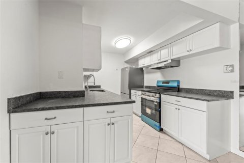 Купить кондоминиум в Трежер-Айленд, Флорида 3 комнаты, 98.94м2, № 2212131 - фото 10