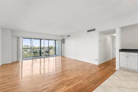 Купить кондоминиум в Трежер-Айленд, Флорида 3 комнаты, 98.94м2, № 2212131 - фото 21