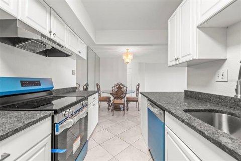 Купить кондоминиум в Трежер-Айленд, Флорида 3 комнаты, 98.94м2, № 2212131 - фото 13