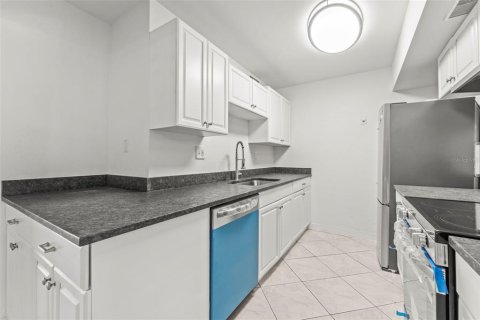 Купить кондоминиум в Трежер-Айленд, Флорида 3 комнаты, 98.94м2, № 2212131 - фото 12