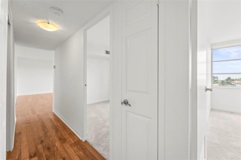 Купить кондоминиум в Трежер-Айленд, Флорида 3 комнаты, 98.94м2, № 2212131 - фото 23