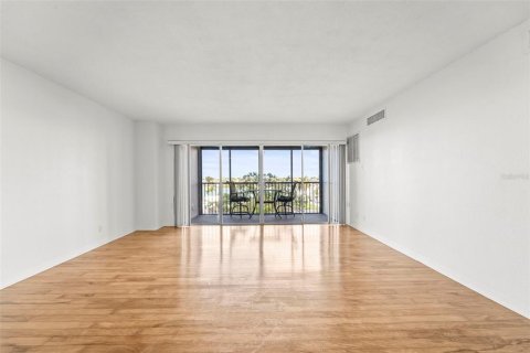 Купить кондоминиум в Трежер-Айленд, Флорида 3 комнаты, 98.94м2, № 2212131 - фото 16