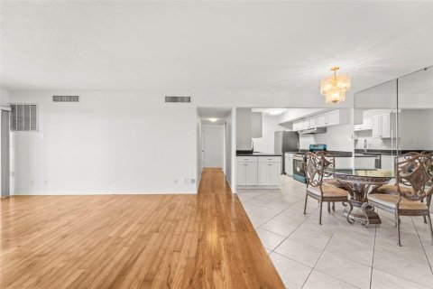 Купить кондоминиум в Трежер-Айленд, Флорида 3 комнаты, 98.94м2, № 2212131 - фото 8