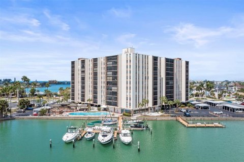 Condo à Treasure Island, Floride, 2 chambres  № 2212131