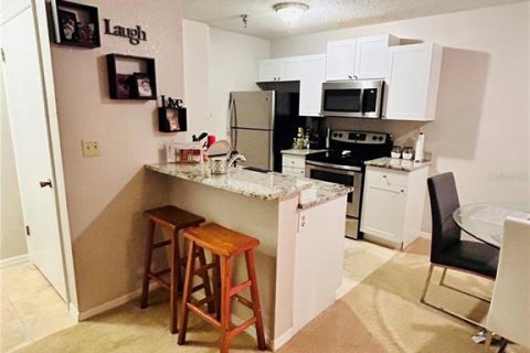 Condo in Saint Petersburg, Florida, 1 bedroom № 2143488 - photo 6