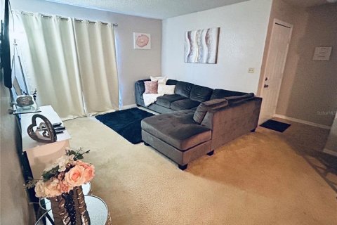 Condo in Saint Petersburg, Florida, 1 bedroom № 2143488 - photo 4