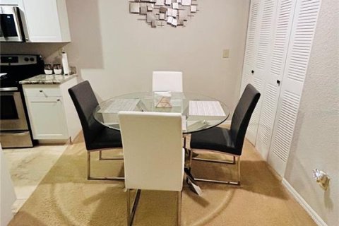 Condo in Saint Petersburg, Florida, 1 bedroom № 2143488 - photo 8