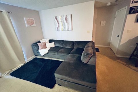 Condo in Saint Petersburg, Florida, 1 bedroom № 2143488 - photo 3