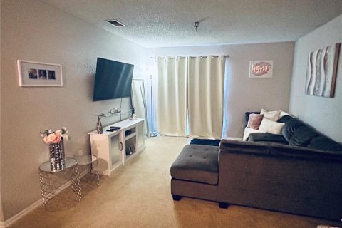 Condo in Saint Petersburg, Florida, 1 bedroom № 2143488 - photo 2