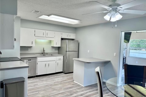 Casa en venta en Yalaha, Florida, 3 dormitorios, 122.07 m2 № 1918355 - foto 8