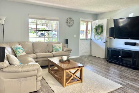 Casa en venta en Yalaha, Florida, 3 dormitorios, 122.07 m2 № 1918355 - foto 4