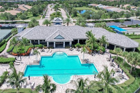House in Sarasota, Florida 3 bedrooms, 177.07 sq.m. № 1885602 - photo 30