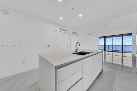 Copropriété à louer à Miami, Floride: 2 chambres, 143.53 m2 № 1950649 - photo 3