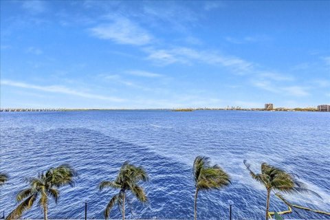 Copropriété à louer à Miami, Floride: 2 chambres, 143.53 m2 № 1950649 - photo 5