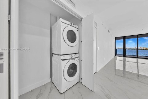 Copropriété à louer à Miami, Floride: 2 chambres, 143.53 m2 № 1950649 - photo 13