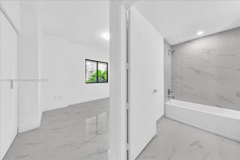 Copropriété à louer à Miami, Floride: 2 chambres, 143.53 m2 № 1950649 - photo 26