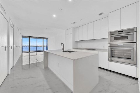 Copropriété à louer à Miami, Floride: 2 chambres, 143.53 m2 № 1950649 - photo 2