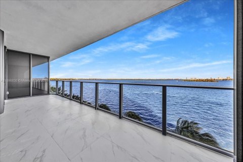 Copropriété à louer à Miami, Floride: 2 chambres, 143.53 m2 № 1950649 - photo 1