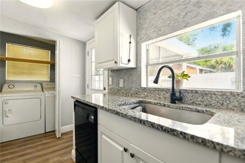 House in New Smyrna Beach, Florida 2 bedrooms, 80.64 sq.m. № 1778210 - photo 12