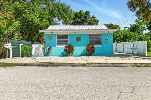 House in New Smyrna Beach, Florida 2 bedrooms, 80.64 sq.m. № 1778210 - photo 1