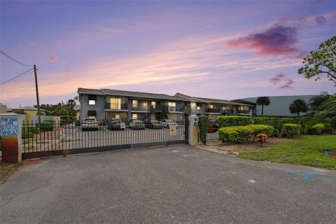 Condo in Tampa, Florida, 2 bedrooms  № 2266281