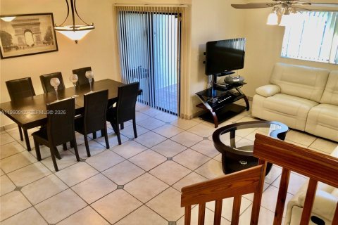 Adosado en alquiler en Hollywood, Florida, 2 dormitorios, 106.84 m2 № 2023447 - foto 3