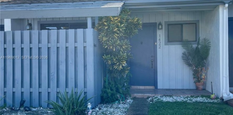 Adosado en Hollywood, Florida 2 dormitorios, 106.84 m2 № 2023447