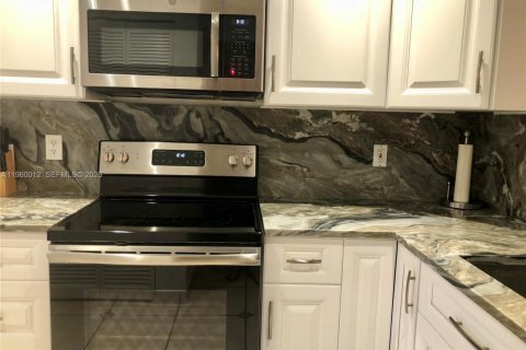 Adosado en alquiler en Hollywood, Florida, 2 dormitorios, 106.84 m2 № 2023447 - foto 2