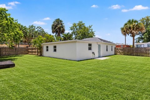 Villa ou maison à vendre à Tampa, Floride: 3 chambres, 123 m2 № 2400434 - photo 2