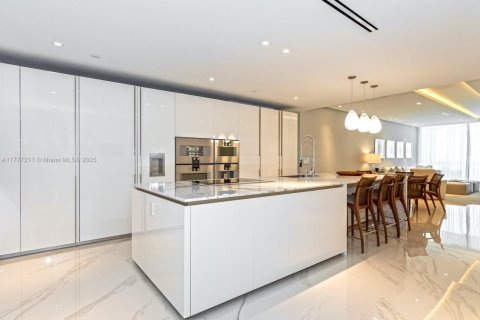 Condo in Bal Harbour, Florida, 3 bedrooms  № 1868438 - photo 11